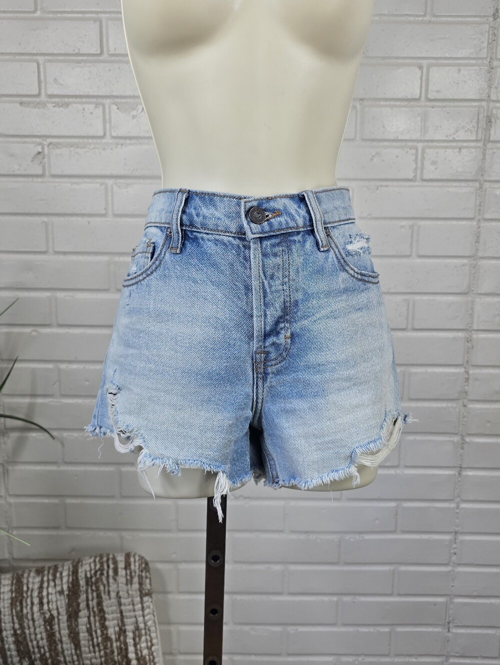 Hidden Light Blue Denim High Rise Frayed Hem Cut Off Shorts Size Small